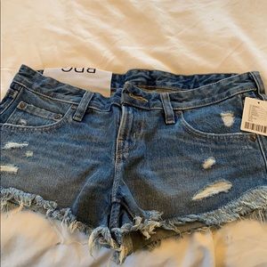 Low rise dolphin jean shorts